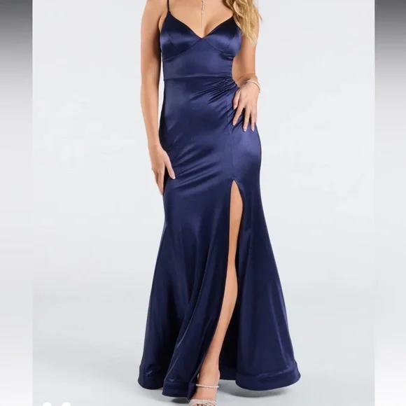 Elegant Navy Blue Evening Gown - Picture 4 of 5